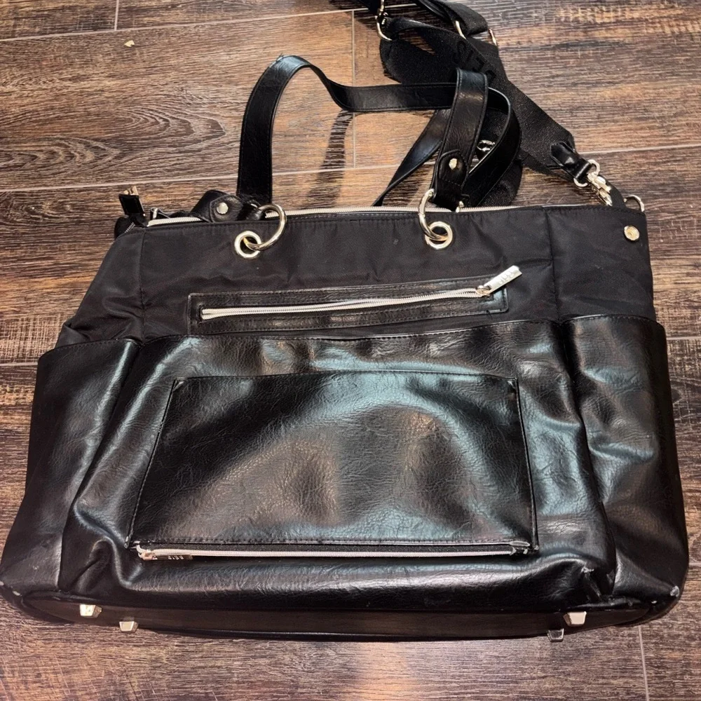 BÉIS The Diaper or Everyday Bag In Black - Picture 6 of 16